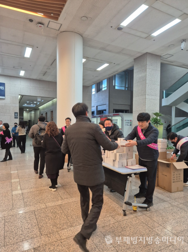 '출근길 청렴 캠페인' 모습(사진제공=부산시)