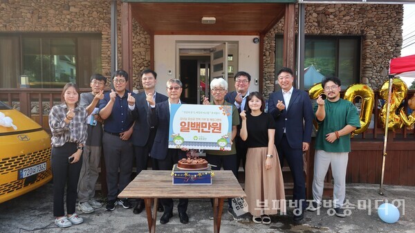 청렴 포상금 기부 사진(사진제공=한국보훈복지의료공단)